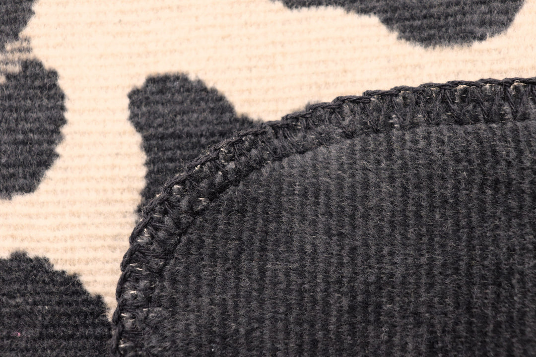Leo Part Cushion